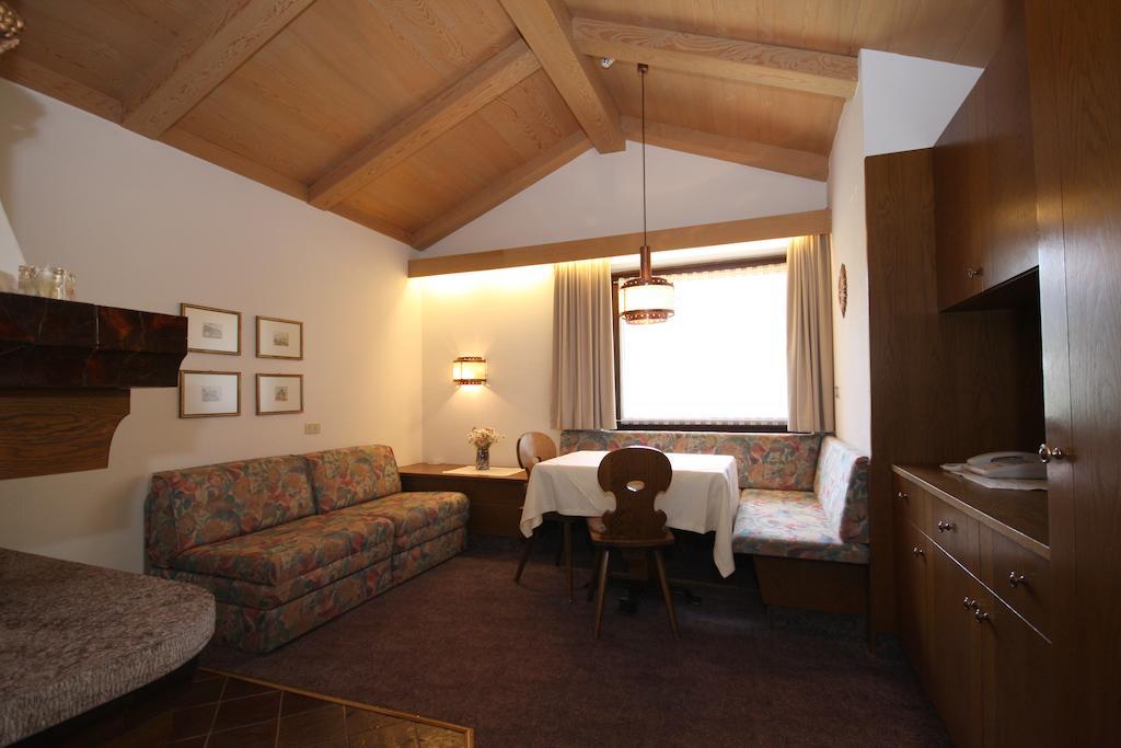 Apartments Residence Alta Badia Colfosco Δωμάτιο φωτογραφία