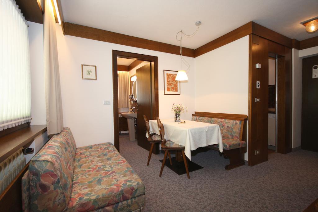 Apartments Residence Alta Badia Colfosco Δωμάτιο φωτογραφία